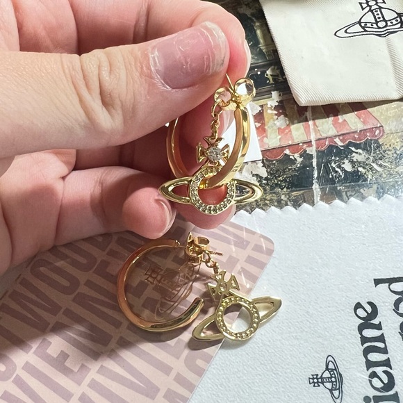 Vivienne Westwood Gold Orb Earring - Picture 3 of 4